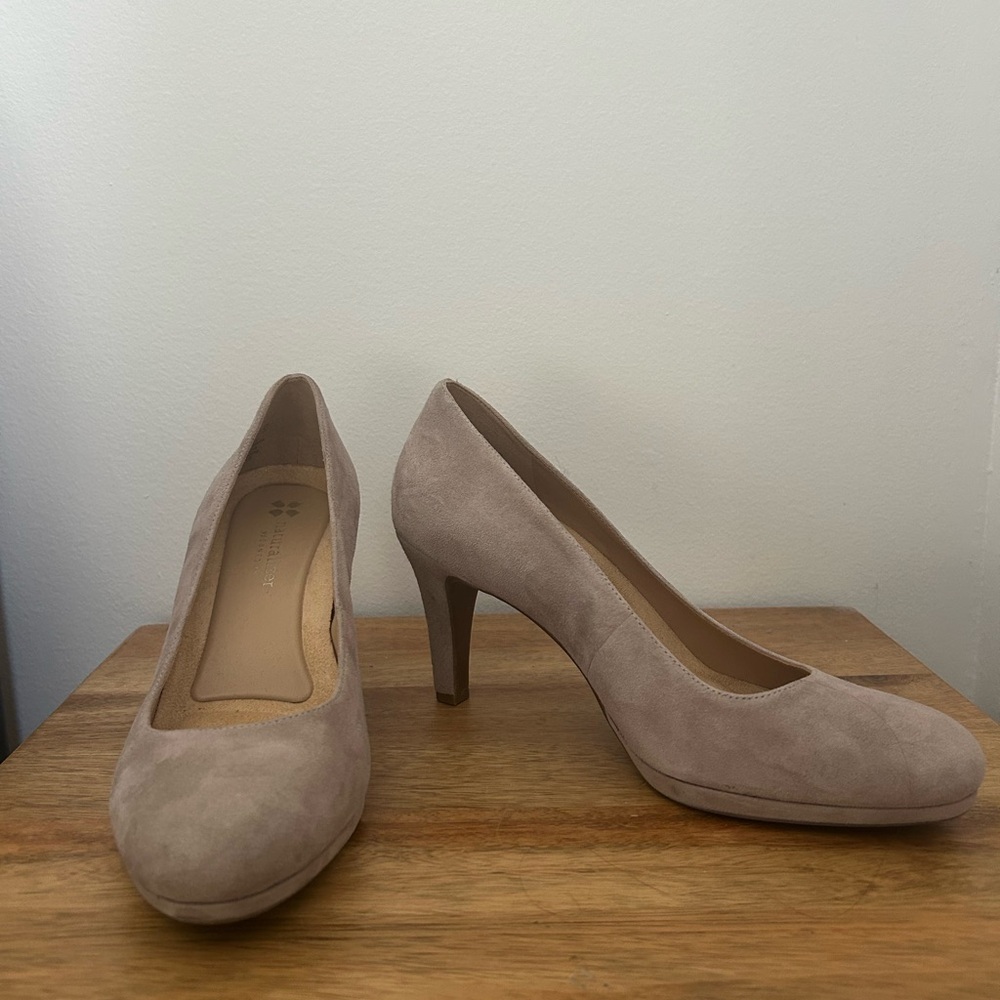 Naturalizer Women’s Michelle Classic Closed-Toe Pumps Taupe Suede | Size 8 / 38